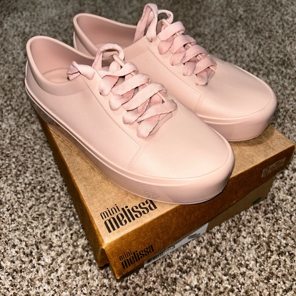 Mini Melissa - Picture 1 of 1